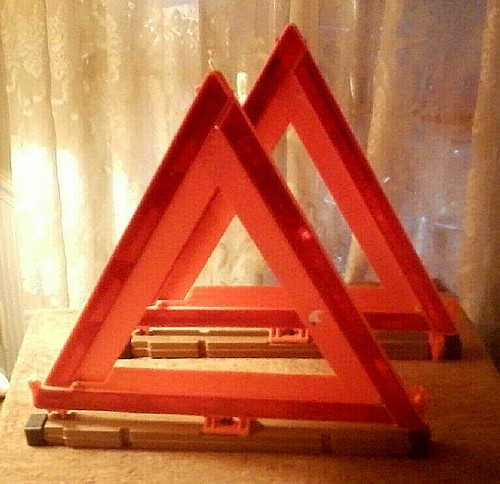2 GROTE 71422 EMERGENCY TRIANGLE REFLECTORS FLARE TRIANGLES | eBay