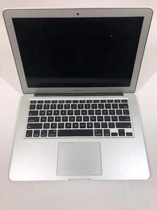 Broken 2015 Apple MacBook 13.3" i5 1.6GHz 4GB RAM 256GB A1466 No Power/No SSD - Afbeelding 1 van 7