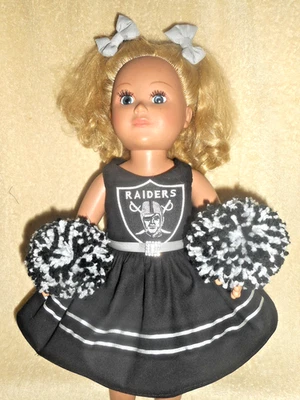 NFL Fútbol - 18" Ropa Muñeca - NFL Las Vegas Raiders Vestido, pompones y lazos Foto 1 de 4