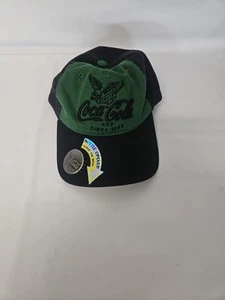 Sombrero accesorios Coca-Cola Concept One con abridor de tapa de botella en el borde - Imagen 1 de 5