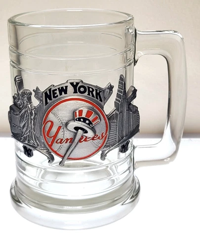 New York Yankees With Pewter Emblem Of Liberty & Empire State Building Glass Mug Cover