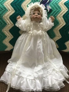 LEE MIDDLETON FIRST MOMENTS CHRISTENING DOLL SIGNED, OPEN EYES, 22” VINTAGE 1985 - Picture 1 of 7