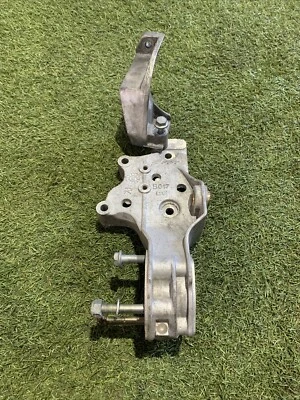 SUPPORTO SEMIASSE ANTERIORE DESTRO FIAT BRAVO 1.9 JTD  55208143 - Immagine 1 di 4