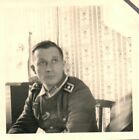 Foto, 2.WK. Saint-Christoly-de-Blaye 1940: Dt. Offizier im Kasino (MB)21326
