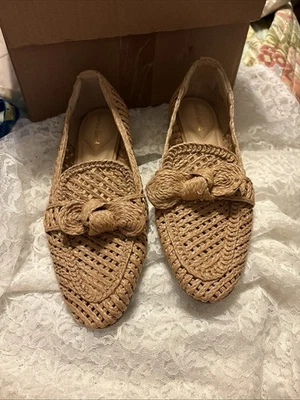 CHARLES DAVID Woven RAFFIA LOAFER NATURAL Flats SIZE 8 M - Image 1 of 4