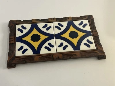 Remache de madera tallado a mano vintage con incrustación de azulejos probablemente años 70 Foto 1 de 4