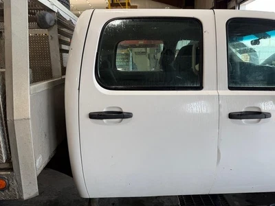 *HUsed Rear Right Door Assembly Rear Side: 2011 Chevrolet Silverado 3500 pick - Image 1 of 4
