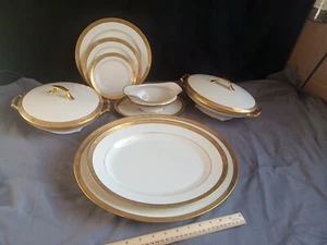 42 Stk. Ant. T&V Limoges Frankreich Weiß & Gold Band Felgen China Satz Teller Terrinen - Bild 1 von 13