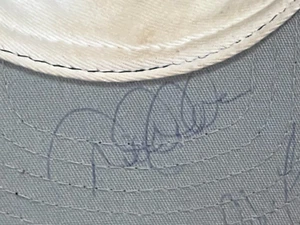 DEREK JETER FIRMADO A MANO 2000 DAVID CONO CARIDAD TORNEO SOFTBOL SOMBRERO - Imagen 1 de 12