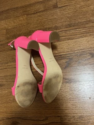 Sandalia de tacón bloque rosa neón Foto 1 de 2