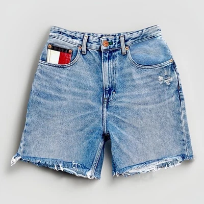 Pantalones cortos Tommy Jeans tiro alto mamá W26 | Parche bandera | Denim algodón reciclado Foto 1 de 4