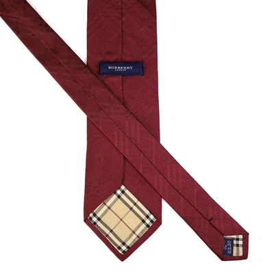Corbata Burberry London roja sobre roja a cuadros Nova Jacquard seda hecha en Italia Foto 1 de 4