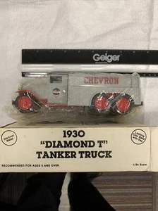 Ertl 1930 Diamond T Tanker Truck Chevron - Picture 1 of 4