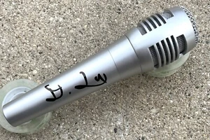 DANNYLUX SIGNED Microphone Mic PSA/DNA - Picture 1 of 2