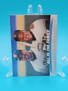 2001 Topps #TC19 All in the Family (Barry Bonds / Willie Mays) Combos - Picture 1 of 2