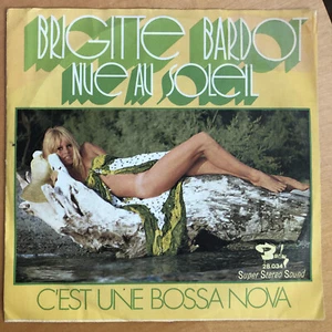 BRIGITTE BARDOT : NUE AU SOLEIL / C'EST UNE BOSSA NOVA - Barclay 28034 , D 1971 - Bild 1 von 3
