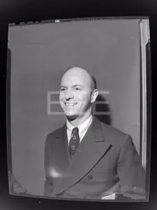 1943 Louis Kronenberger Author Critic 137a NYC NEGATIVE famous photographer - Picture 1 of 1