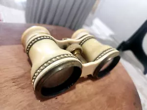 An Edwardian pair of ivory mounted opera glasses theatre binoculars - Picture 1 of 8