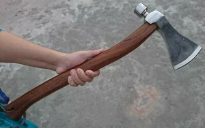 Martillo de borde personalizado hecho a mano acero de alto carbono Tomahawk hacha vikinga barbuda táctica - Imagen 1 de 8