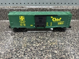 LIONEL MODERN ERA O GAUGE ATSF “THE CHIEF" 16263 GREEN BOXCAR 1995 O Gauge 1:48 - Picture 1 of 8