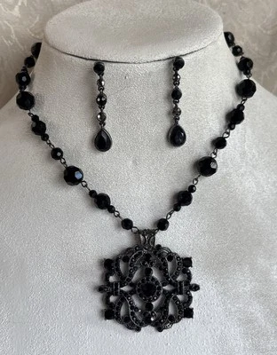 Pendientes Lia Sophia Biento Tono Hematita Negro Acentos y Sin Firmar ¡Tan Preciosos! Foto 1 de 4