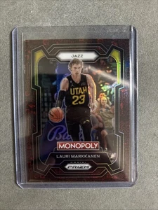 2023-24 Panini Prizm Monopoly - Lauri Markkanen #85 Classic Icons Red Prizm - Foto 1 di 2