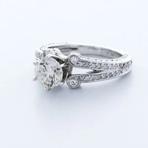 ANILLO DE ACENTO BANDA DIVIDIDA PUNTA PLATINO CORTE REDONDO D/VS1 DIAMANTE CREADO EN LABORATORIO 2,9 QUILATES - Imagen 1 de 3