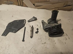 OEM 1987 F350 6.9 IDI power steering pump With mount bracket - Picture 1 of 13