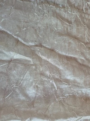 REMANENTE DE TELA DE POLIÉSTER TRANSPARENTE ARRUGA SÓLIDA TOPO 30X54 PULGADAS Foto 1 de 2