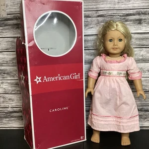 American Girl Caroline Abbott bambola 18" con vestito storico Meet scatola danneggiata - Foto 1 di 7