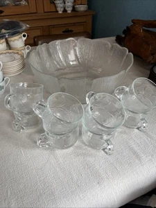 Vintage Punch Bowl Set 8 Cups Glasses Arcoroc France Fleur - Picture 1 of 2