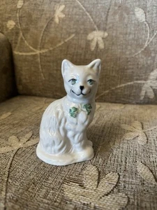BELLEEK KLEEBLATT KERAMIK KATZE - Bild 1 von 2