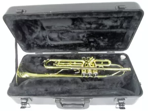 Tromba Conn 23B Made in USA con custodia, boccaglio benedizione 7C e silenziatore - Foto 1 di 12