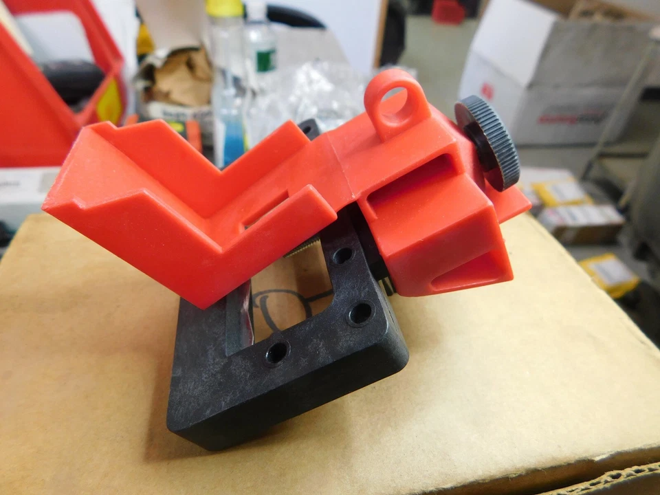 Bag of 6 Brady 65321 Oversized Clamp-on Breaker Lockout