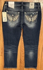 NEU Miss Me Medium Wash Butterfly Pocket Mid Rise Capri Jeans Gr. 29 - Bild 1 von 12
