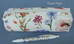 Floral Crochet Hook Case + Pen. Crochet Needle Storage Bag. Gift for Crocheter. - Picture 1 of 7