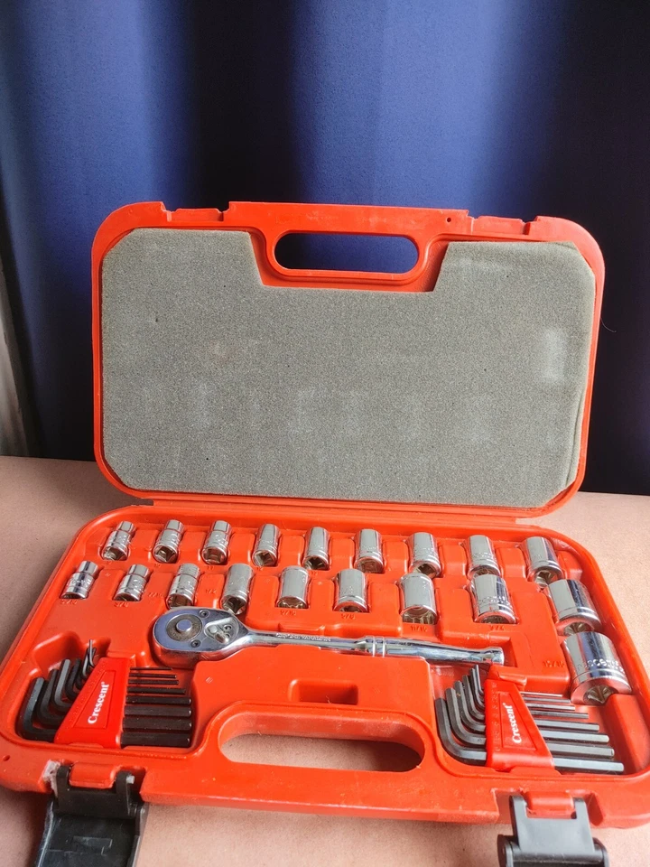 36 PIECE CRESCENT 3/8 DRIVE SOCKET ALLEN WRENCH SET SAE STANDARD METRIC W/CASE - Image 1 of 4
