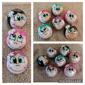 10x handbemalte Holzkugeln " Blumenmädchen ", 25mm, mit Loch, zum Basteln   - Bild 1 von 3