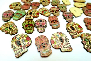 5x KNOPF SUGER SKULL VINTAGE TOTENKOPF KNÖPFE KINDER BUBEN JUNGEN groß bunt cool - Picture 1 of 3