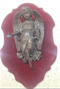 antica scultura con ANGELO in metallo dorato , bronzo ? montato su velluto - Foto 1 di 2