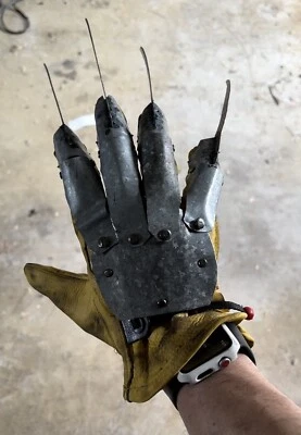 Pesadilla en Elm Street - Guante Freddy Krueger de metal real Foto 1 de 3