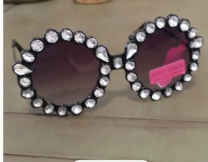 Gafas de sol redondas de gran tamaño Betsey Johnson negras con diamantes de imitación nuevas con etiquetas - Imagen 1 de 4