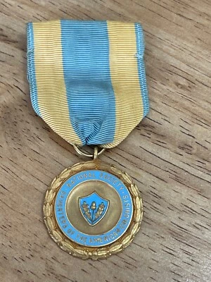 Daughters of the American Colonists Medal - gold filled - Image 1 of 4