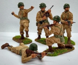 Airfix 1/32 Scale 5x American Paratrooper Painted With Textured Grass Base AP003 - Picture 1 of 3
