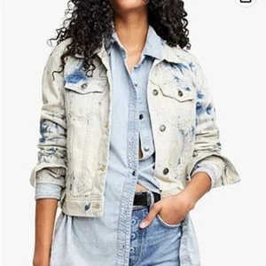 Free People Neu mit Etikett Rumors Acid Wash Denim geknöpfte Jacke Jones Batik blau Small - Bild 1 von 13