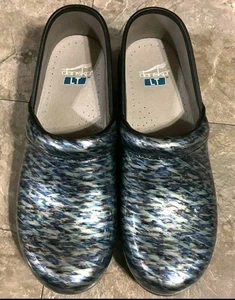 Dansko LT Pro 40 Damen (US-Größe 9-9,5) Still-Clogs blau Wellen Leder - Bild 1 von 5