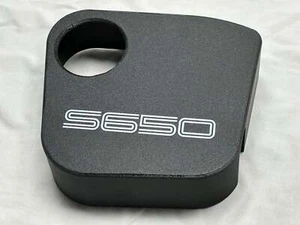 Cubierta del tanque de refrigerante con texto S650 (2024+ Mustang) - Imagen 1 de 4