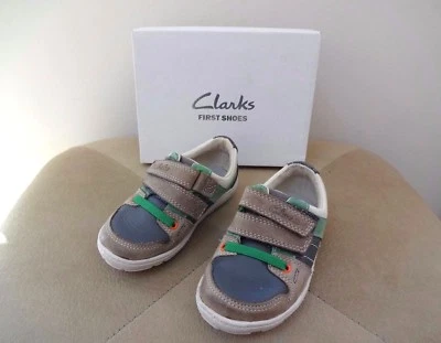 CLARKS FIRST SHOE GRAY COMBI LEATHER BOYS SNEAKERS SHOES 5 1/2 M - Image 1 of 4