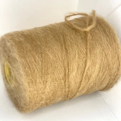 Cono de hilo esponjoso beige MOHAIR 3 CAPAS PESO DEPORTIVO para manualidades *SIN ARANCELES DE EE. UU.* Foto 1 de 4