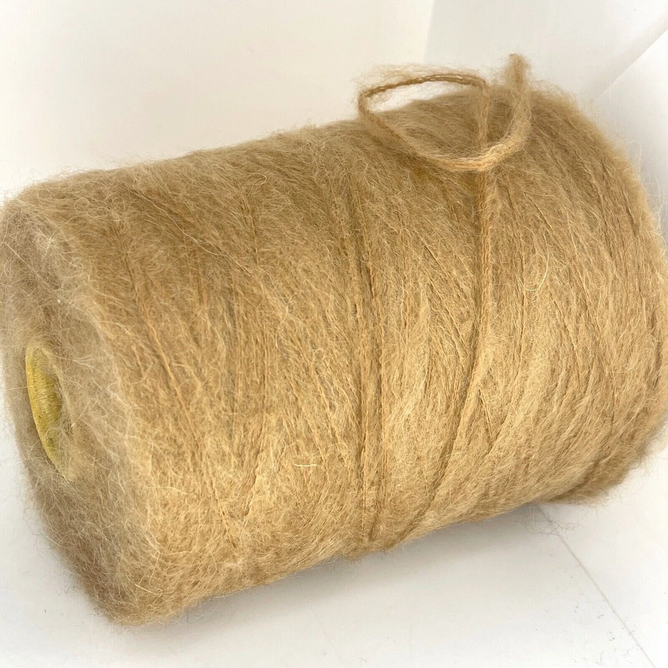 Cono de hilo esponjoso beige MOHAIR 3 CAPAS PESO DEPORTIVO para manualidades *SIN ARANCELES DE EE. UU.* Foto 1 de 4
